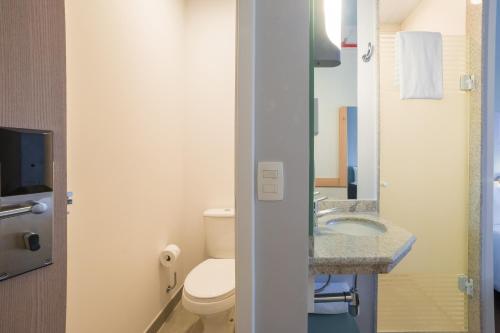 Imagen de la habitación del Hotel Ibis Budget S&atilde;o Bernardo Do Campo. Foto 10