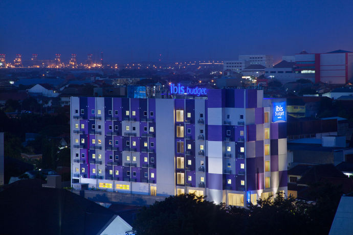 Imagen de los exteriores del Hotel Ibis Budget Semarang Tendean. Foto 9