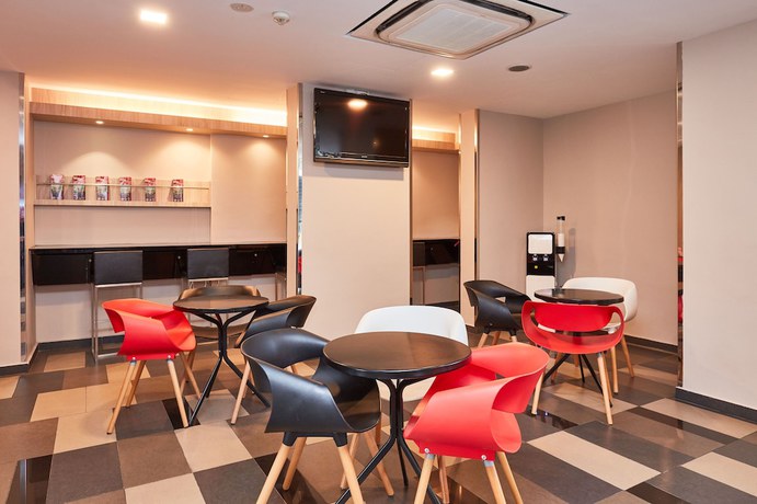 Imagen de los interiores del Hotel Ibis Budget Singapore Ruby. Foto 6