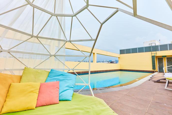 Imagen de la piscina del Hotel Ibis Budget Singapore Selegie. Foto 13