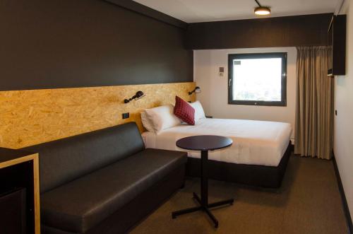 Imagen de la habitación del Hotel Ibis Budget Sydney East. Foto 6