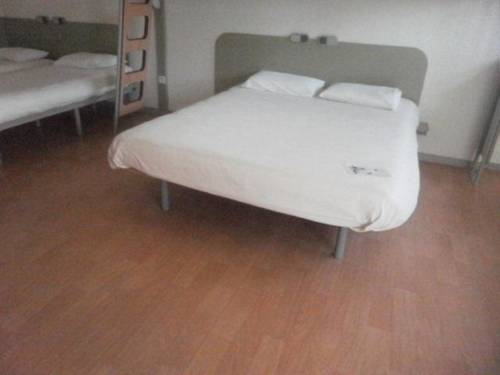 Imagen de la habitación del Hotel Ibis Budget Tarbes. Foto 8