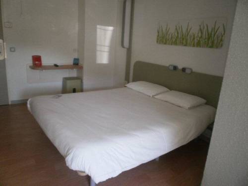 Imagen de la habitación del Hotel Ibis Budget Tarbes. Foto 10