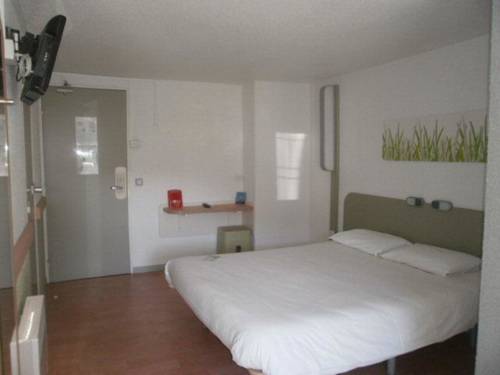 Imagen de la habitación del Hotel Ibis Budget Tarbes. Foto 12