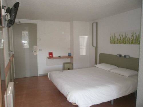 Imagen de la habitación del Hotel Ibis Budget Tarbes. Foto 13