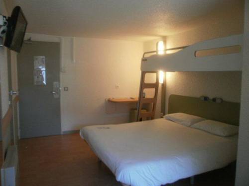 Imagen de la habitación del Hotel Ibis Budget Tarbes. Foto 14