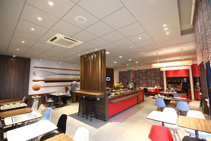 Imagen del bar/restaurante del Hotel Ibis Buenos Aires Obelisco. Foto 2