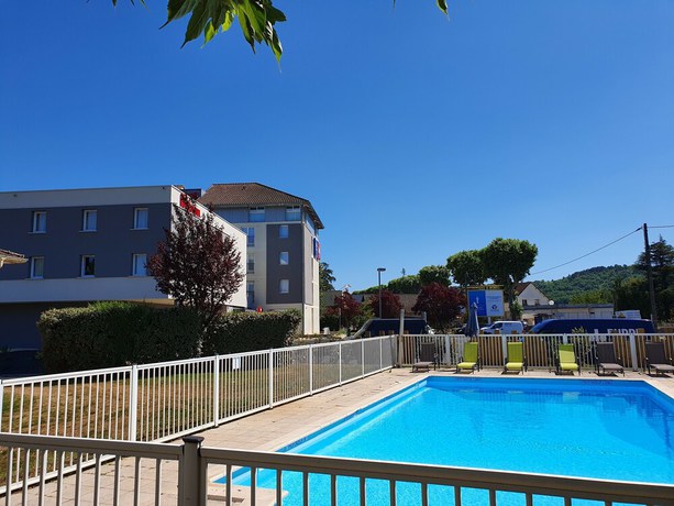 Imagen de la piscina del Hotel Ibis Cahors. Foto 11
