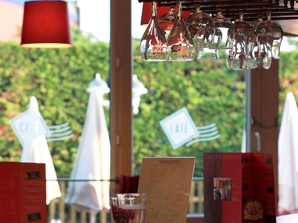 Imagen del bar/restaurante del Hotel Ibis Calais Car Ferry. Foto 9