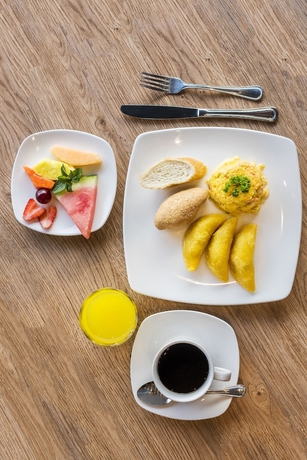 Imagen del bar/restaurante del Hotel Ibis Cali Granada. Foto 4