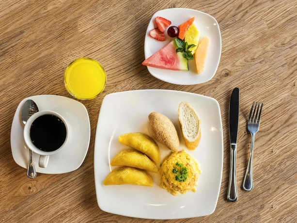 Imagen del bar/restaurante del Hotel Ibis Cali Granada. Foto 7