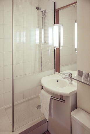 Imagen de la habitación del Hotel Ibis Cambrai. Foto 17