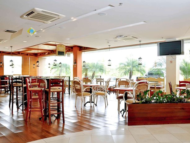 Imagen del bar/restaurante del Hotel Ibis Campo Grande. Foto 2
