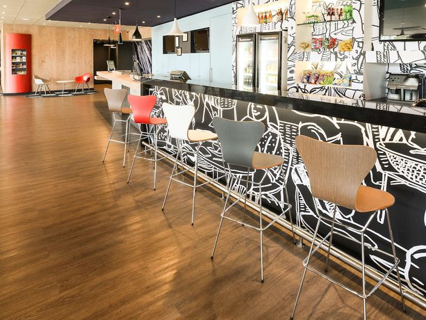 Imagen del bar/restaurante del Hotel Ibis Campo Grande. Foto 4