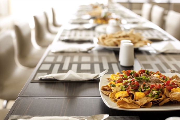 Imagen del bar/restaurante del Hotel Ibis Cancun Centro. Foto 5