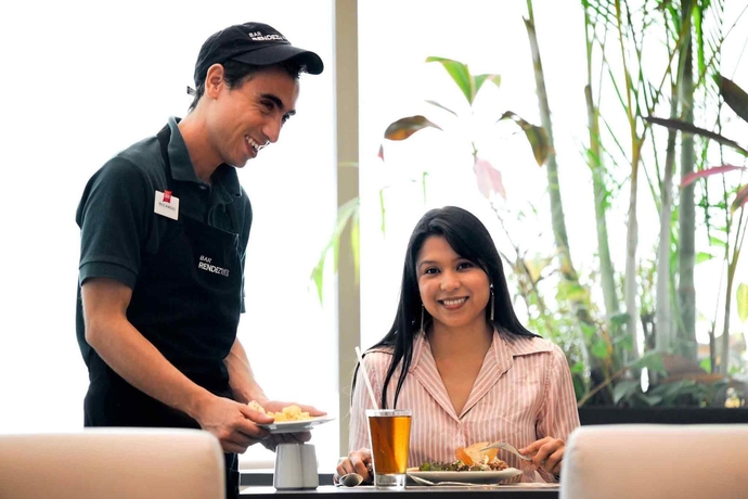 Imagen del bar/restaurante del Hotel Ibis Cancun Centro. Foto 7