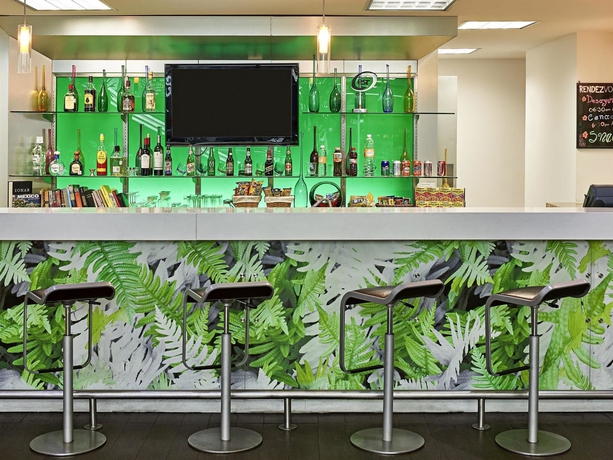 Imagen del bar/restaurante del Hotel Ibis Cancun Centro. Foto 9