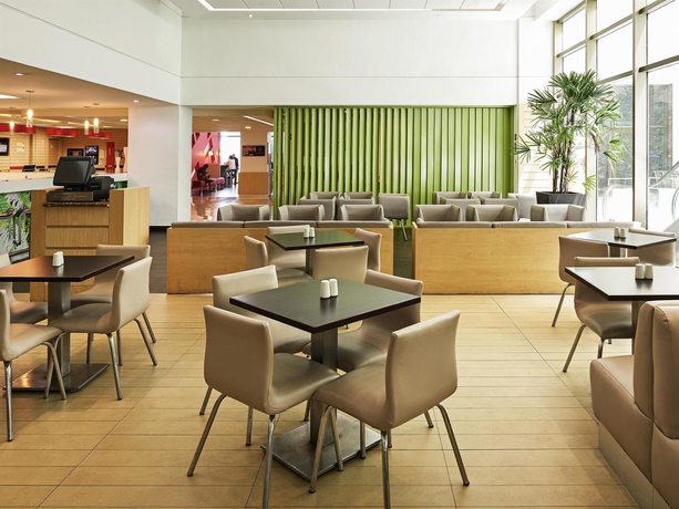 Imagen del bar/restaurante del Hotel Ibis Cancun Centro. Foto 10