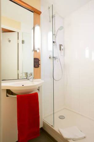 Imagen de la habitación del Hotel Ibis Cannes Centre. Foto 7