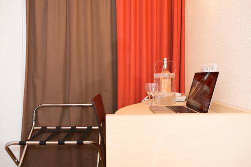 Imagen de la habitación del Hotel Ibis Cannes Centre. Foto 12