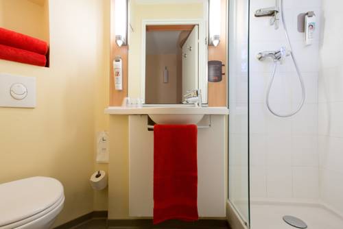 Imagen de la habitación del Hotel Ibis Cannes Centre. Foto 14