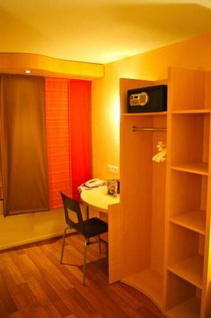 Imagen de la habitación del Hotel Ibis Cannes Centre. Foto 16