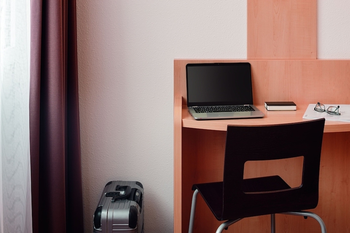 Imagen de la habitación del Hotel Ibis Cannes Plage La Bocca. Foto 7