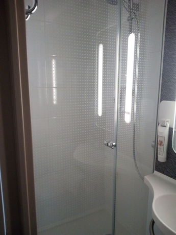 Imagen de la habitación del Hotel Ibis Carcassonne Centre La Cité. Foto 15