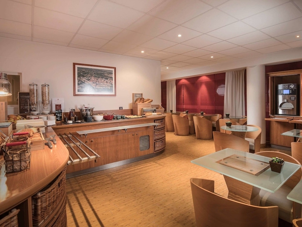 Imagen del bar/restaurante del Hotel Ibis Carcassonne Centre La Cité. Foto 5