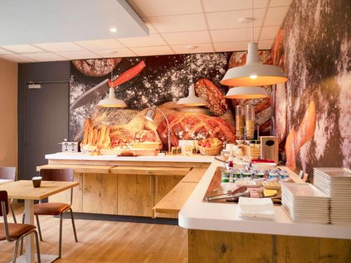 Imagen del bar/restaurante del Hotel Ibis Carcassonne Centre La Cit&eacute;. Foto 2