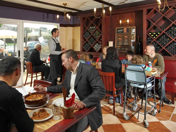 Imagen del bar/restaurante del Hotel Ibis Carcassonne Est La Cité. Foto 5