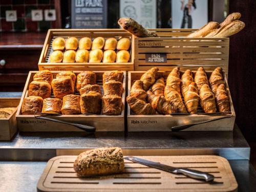 Imagen del bar/restaurante del Hotel Ibis Carcassonne Est La Cit&eacute;. Foto 2