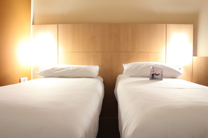 Imagen de la habitación del Hotel Ibis Cardiff. Foto 11