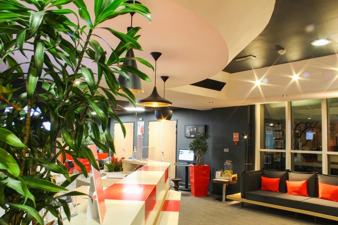Imagen de los interiores del Hotel Ibis Cardiff. Foto 19