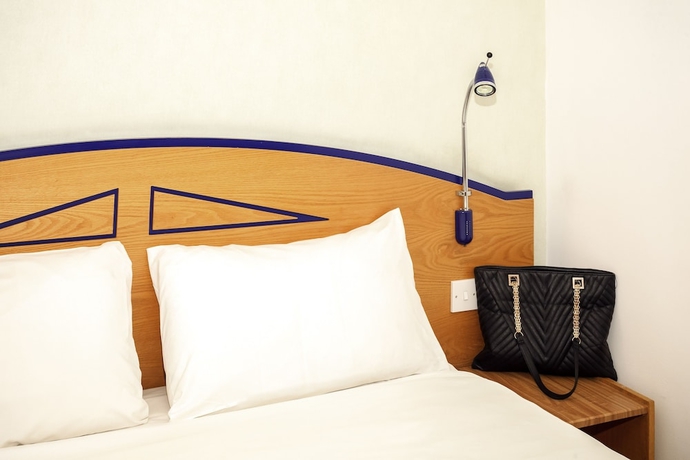 Imagen de la habitación del Hotel Ibis Cardiff. Foto 12