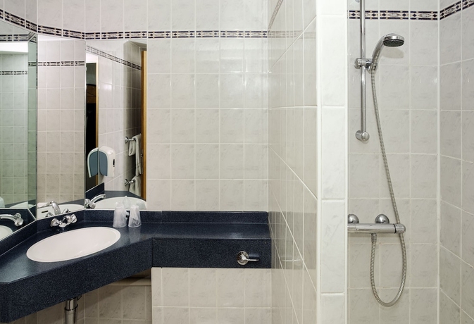 Imagen de la habitación del Hotel Ibis Cardiff. Foto 17