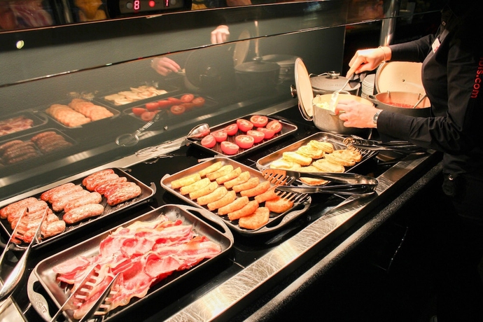 Imagen del bar/restaurante del Hotel Ibis Cardiff. Foto 3