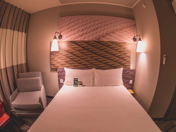Imagen de la habitación del Hotel Ibis Carlos Barbosa. Foto 13