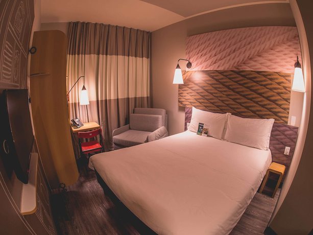 Imagen de la habitación del Hotel Ibis Carlos Barbosa. Foto 18