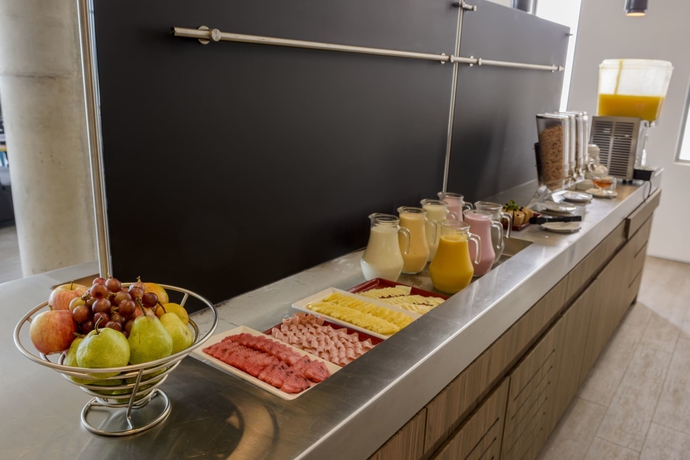 Imagen del bar/restaurante del Hotel Ibis Cartagena Marbella. Foto 5