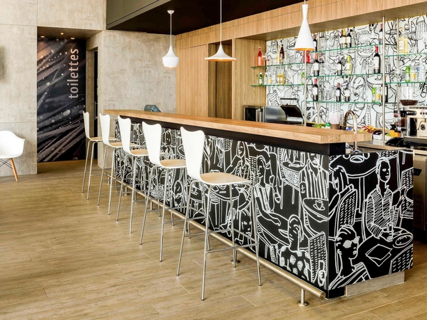 Imagen del bar/restaurante del Hotel Ibis Cartagena Marbella. Foto 6