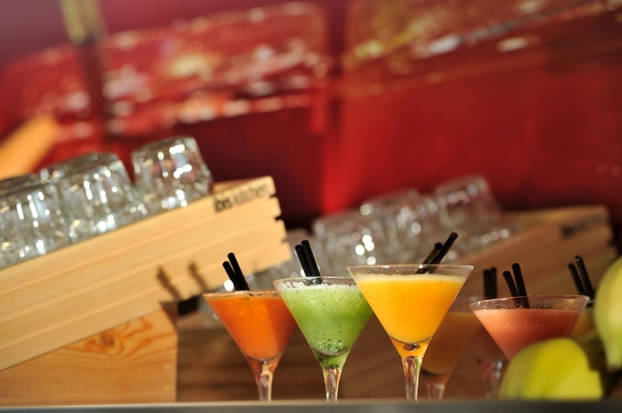 Imagen del bar/restaurante del Hotel Ibis Casa-voyageurs. Foto 3