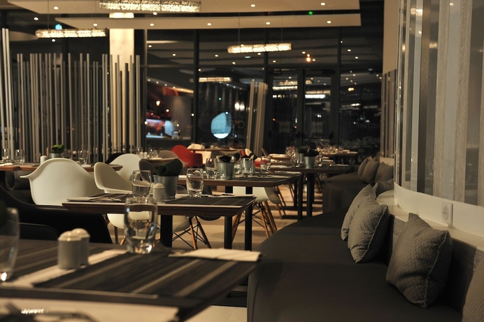 Imagen del bar/restaurante del Hotel Ibis Casa-voyageurs. Foto 4