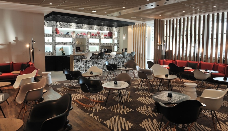 Imagen del bar/restaurante del Hotel Ibis Casa-voyageurs. Foto 8