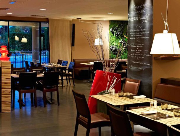 Imagen del bar/restaurante del Hotel Ibis Chalon Sur Saone Europe. Foto 6