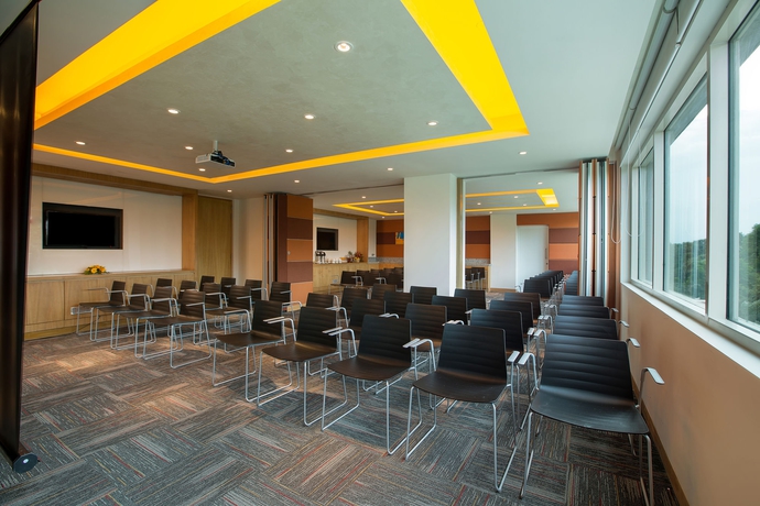 Imagen de los interiores del Hotel Ibis Chennai Sipcot. Foto 11