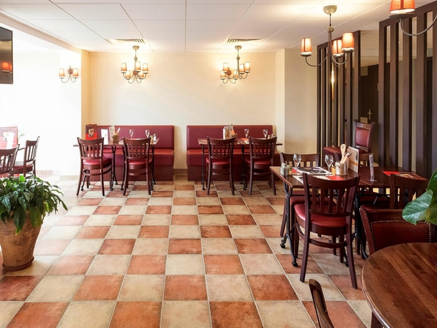 Imagen del bar/restaurante del Hotel Ibis Cherbourg La Glacerie. Foto 8