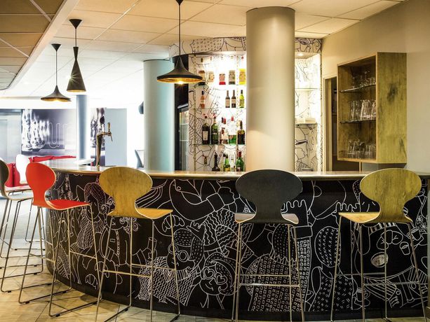 Imagen del bar/restaurante del Hotel Ibis Chevilly Orly Tram 7. Foto 3