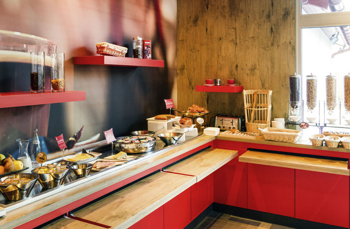 Imagen del bar/restaurante del Hotel Ibis Chevilly Orly Tram 7. Foto 4