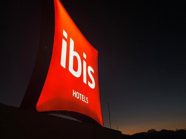 Imagen de los exteriores del Hotel Ibis Chia. Foto 11
